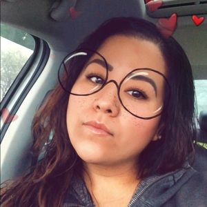 Meet your Posher, Yvette